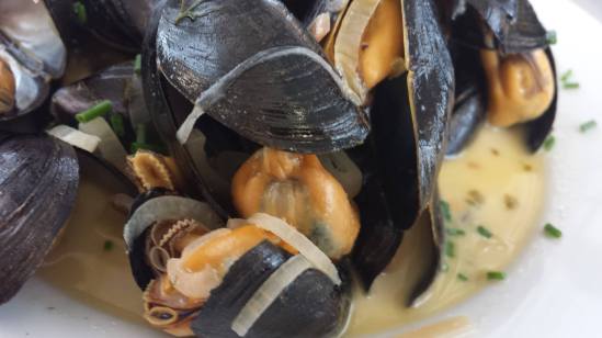 £6.95 white wine mussels