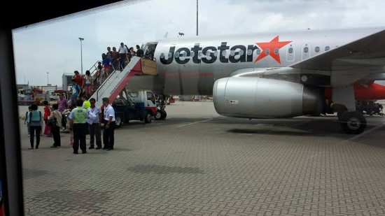 jetstar passenger disembarking at hong kong airport