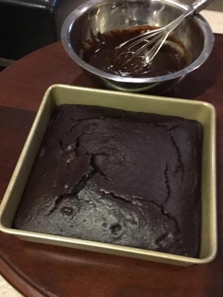 chocolate ganagce for frosting over baked cake