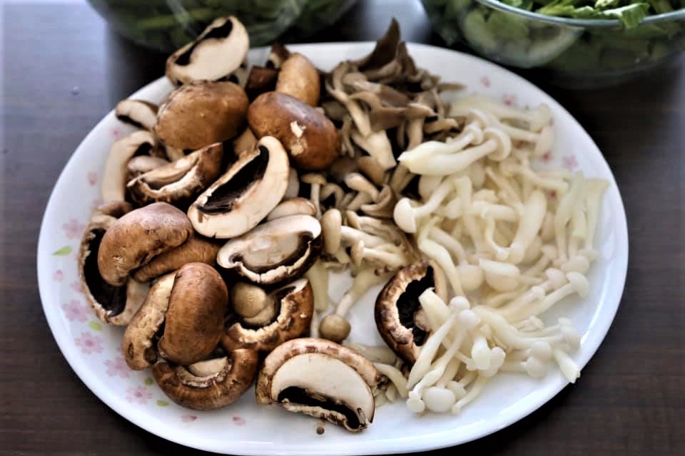 shitake and shimeji mushrooms – c.h.e.f